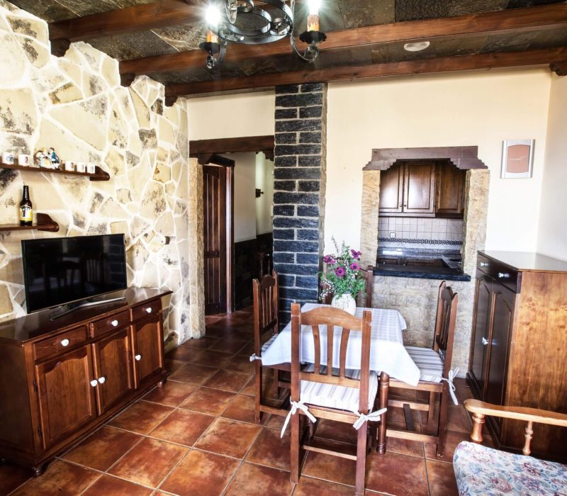 Casa-Rural-LOS-MANZANOS-hidromasaje-y-sauna-2-personas-